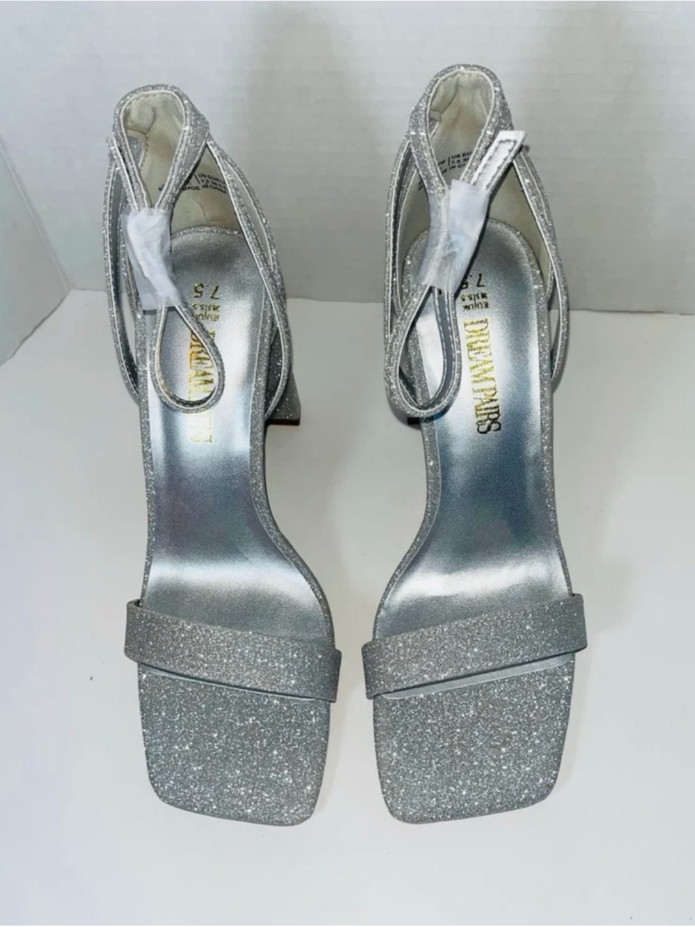 Dream Pairs Silver Glitter 4 Inch Heel Shoes Size 7.5